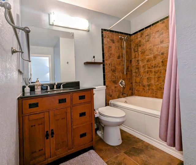 Image 13 of 19 For 1547 Parkwood Pl