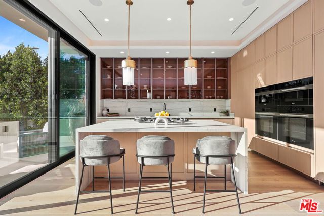 4445 Van Noord Avenue, Studio City CA: https://media.crmls.org/mediaz/ca929cad-e576-4f3c-946f-15de317a02dd.jpg