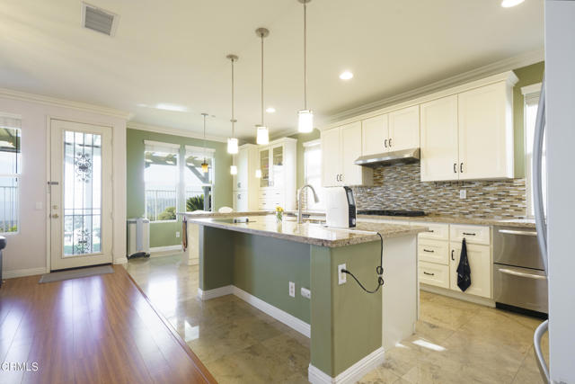 Detail Gallery Image 12 of 52 For 11071 N Tamberly Ln, Los Angeles,  CA 91042 - 4 Beds | 3 Baths