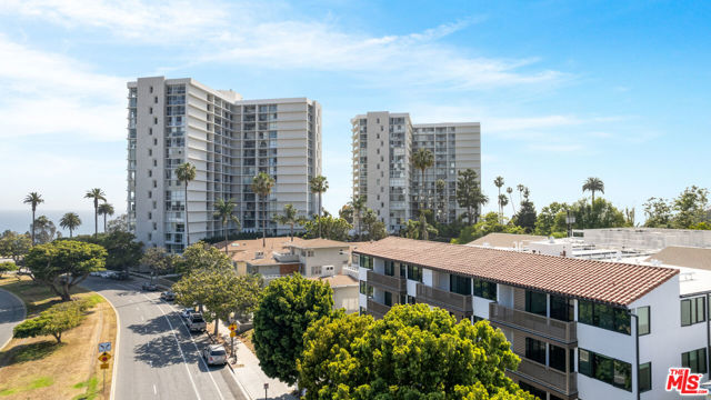 153 San Vicente Boulevard, Santa Monica CA: https://media.crmls.org/mediaz/ca9330f0-1714-4ffa-af95-e3c1fcc7e9e2.jpg