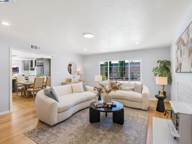 8612 Wicklow Ln, Dublin CA: https://media.crmls.org/mediaz/ca933350-8419-40a8-bf41-de3a4b71d32c.jpg