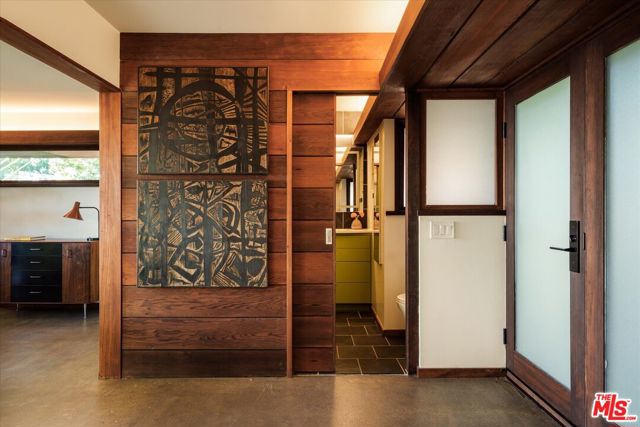 4260 Sea View Lane, Los Angeles CA: https://media.crmls.org/mediaz/ca95905a-bbfb-46f5-aa03-158a8deba842.jpg