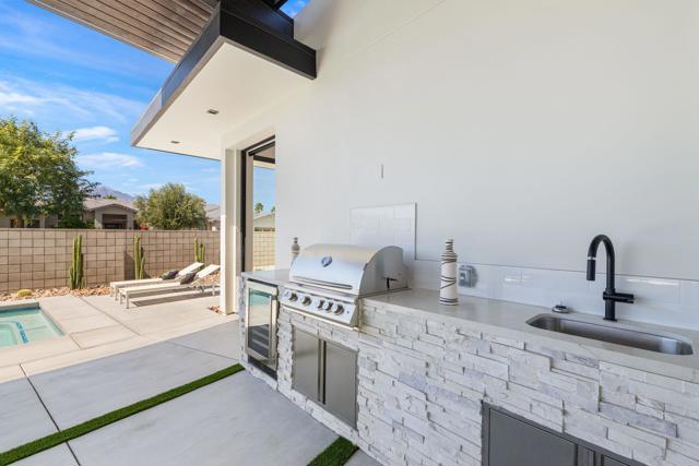 3 Siena Vista Court, Rancho Mirage CA: https://media.crmls.org/mediaz/ca969bba-583c-4320-9c58-0c58b7c07f94.jpg