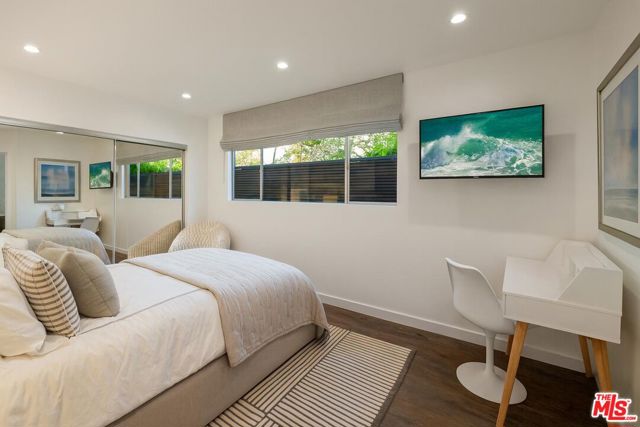 602 N Whittier Drive, Beverly Hills CA: https://media.crmls.org/mediaz/ca96c3f4-ec32-4866-94a5-f7a2db3e0003.jpg