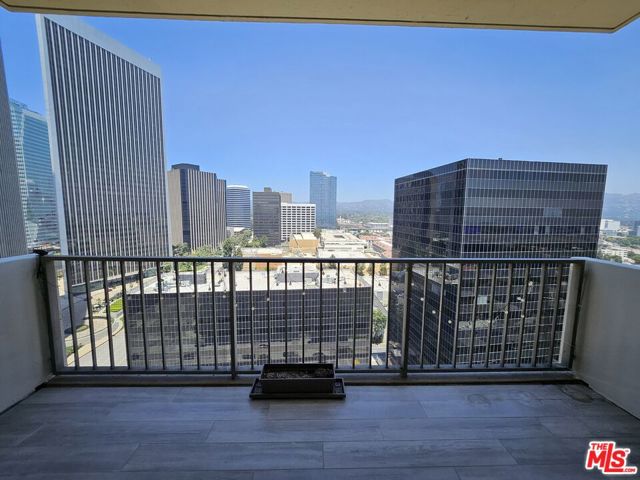 2160 CENTURY PARK EAST, Los Angeles CA: https://media.crmls.org/mediaz/ca96d679-6cb9-4360-bbcc-11a37b1ca9c8.jpg