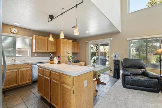 2421 Valley View Road, Hollister CA: https://media.crmls.org/mediaz/ca96f34b-e759-4c1f-b4f4-42ad1928eb8b.jpg