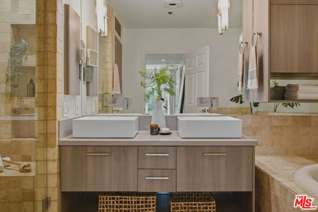 2 Bed Home for Sale in Los Angeles, California