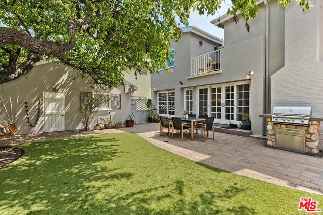 11205 Huntley Place, Culver City CA: https://media.crmls.org/mediaz/ca97d92f-663e-4f69-9b44-b493d93409ff.jpg