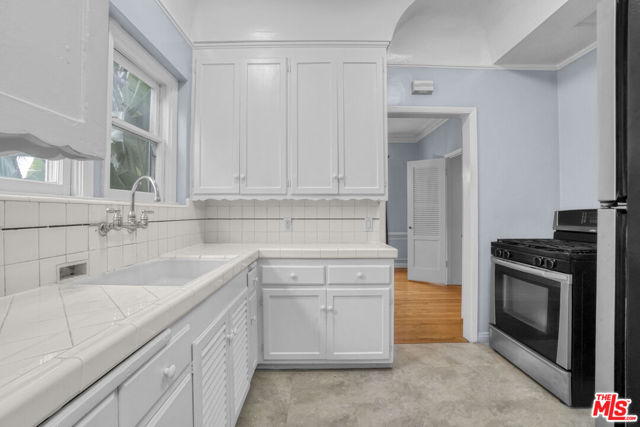 123 N Harper Avenue, Los Angeles CA: https://media.crmls.org/mediaz/ca989a50-bed7-4b8c-8db7-2f56dd7f2113.jpg