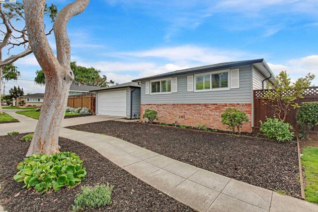 30847 Prestwick Ave, Hayward CA: https://media.crmls.org/mediaz/ca98d45e-75ac-4e54-b130-698ec2f50e52.jpg