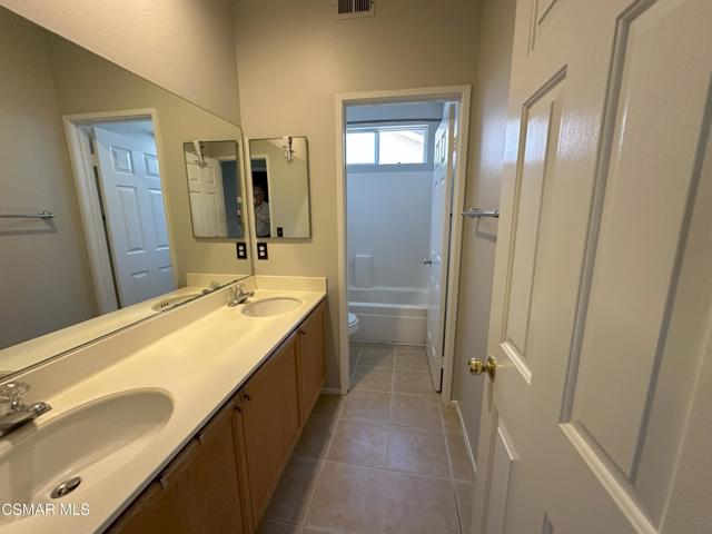 237 Spurwood Lane, Simi Valley CA: https://media.crmls.org/mediaz/ca98e79d-a4b3-430e-9735-6c95dfdccebd.jpg