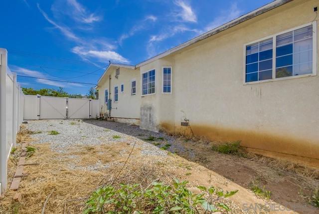 12224 Lemon Crest Drive, Lakeside CA: https://media.crmls.org/mediaz/ca98f9fc-e96b-4d14-95c3-04f593a445a2.jpg