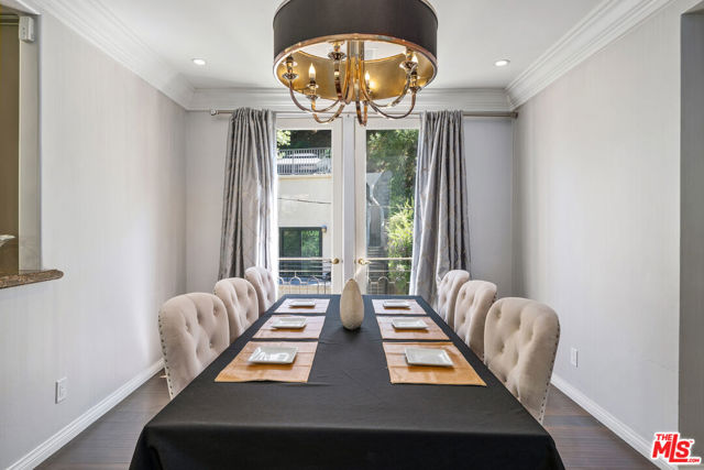 10023 Westwanda Drive, Beverly Hills CA: https://media.crmls.org/mediaz/ca9931b8-7911-461d-972d-c70d27bdfd24.jpg
