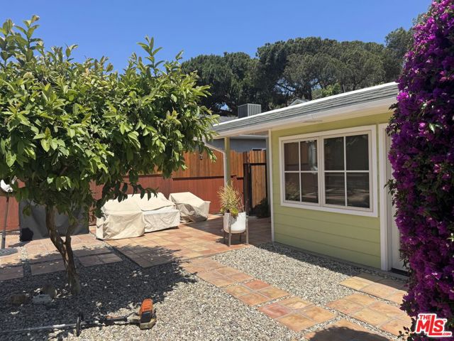11533 National Boulevard, Los Angeles CA: https://media.crmls.org/mediaz/ca99a8aa-0721-47a6-9713-e4fa69fdf4d2.jpg