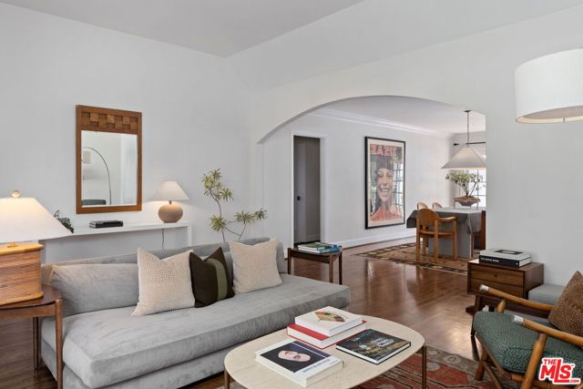 4654 Denny Avenue, Toluca Lake CA: https://media.crmls.org/mediaz/ca99eb32-b33d-4316-8a8e-6709c4f65fee.jpg