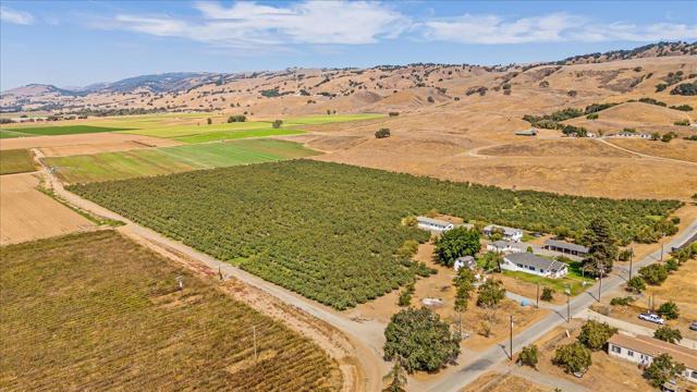 4125 Prunedale Avenue, Gilroy CA: https://media.crmls.org/mediaz/ca9a01c2-cc6b-4911-b678-526c80d4020b.jpg