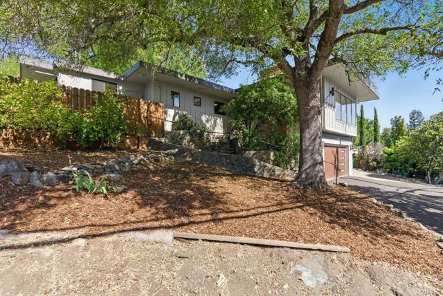3996 Jefferson Avenue, Redwood City CA: https://media.crmls.org/mediaz/ca9a03fa-781d-49ba-93be-9eacc654eb35.jpg