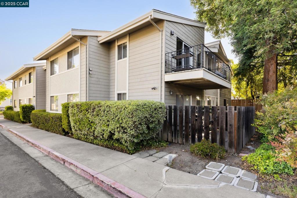 1064 Wesley Ct #2
