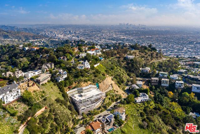 2004 Sunset Plaza Drive, Los Angeles CA: https://media.crmls.org/mediaz/ca9bad27-e54d-4846-9371-0f2ed18a8430.jpg