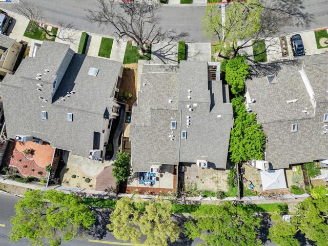1549 Trimingham Drive, Pleasanton CA: https://media.crmls.org/mediaz/ca9bc1ef-b070-4f52-9b71-ec9cb10897c9.jpg