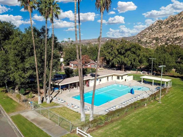 23822 Green Haven Lane, Ramona CA: https://media.crmls.org/mediaz/ca9c05d4-700d-4eaa-9977-bcfcfcf33e74.jpg