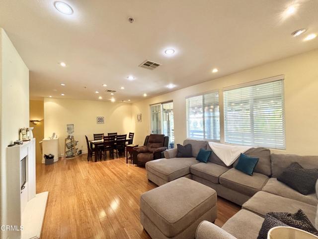 1430 Windshore Way, Oxnard CA: https://media.crmls.org/mediaz/ca9c4f24-f72a-4a22-a0c6-28458045b958.jpg