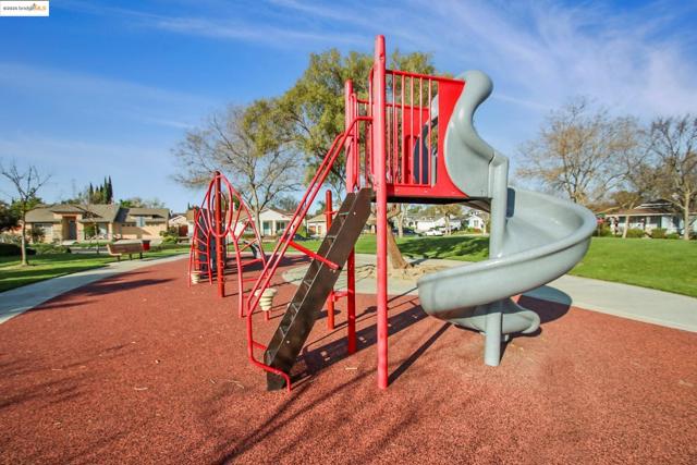 3050 Browning Ct, Brentwood CA: https://media.crmls.org/mediaz/ca9db4e3-250b-484c-9909-19f1a88904ef.jpg