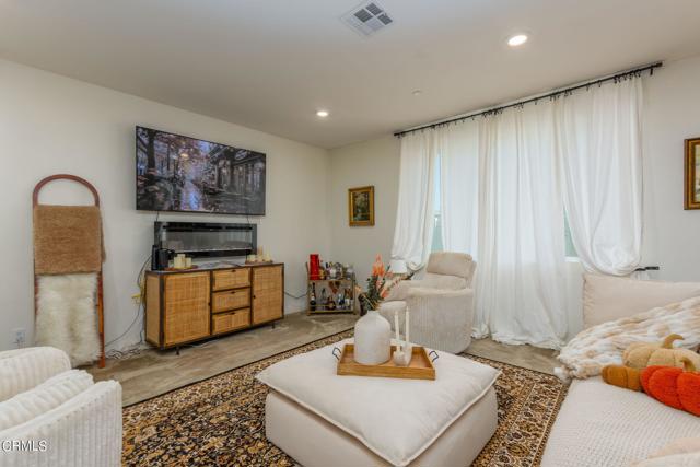 Detail Gallery Image 3 of 19 For 463 Lisbon Pl, Santa Paula,  CA 93060 - 3 Beds | 2/1 Baths