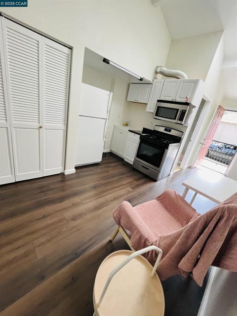 2326 Estrella Ct, Pinole CA: https://media.crmls.org/mediaz/ca9dddde-541c-43f0-9af9-ab4473b73312.jpg