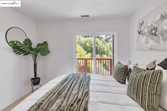6659 Exeter Dr, Oakland CA: https://media.crmls.org/mediaz/ca9e1e13-054d-4012-88a6-f973af3b8a9b.jpg