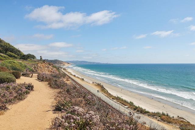 119 Spinnaker Ct, Del Mar CA: https://media.crmls.org/mediaz/ca9e3c80-2170-4d75-a094-cfdc5d9960de.jpg