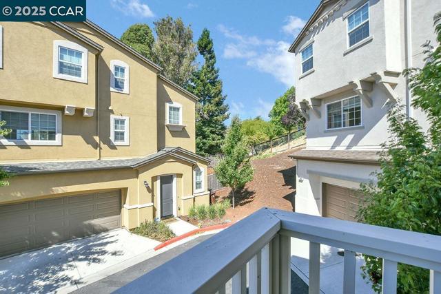 476 Colina Way, El Sobrante CA: https://media.crmls.org/mediaz/ca9e4834-5340-4626-84cf-f2fb9e423695.jpg