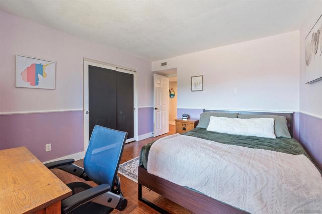 17924 Saint Andrews Dr, Poway CA: https://media.crmls.org/mediaz/ca9e5ec9-c3ca-415b-8186-77624aedfeec.jpg