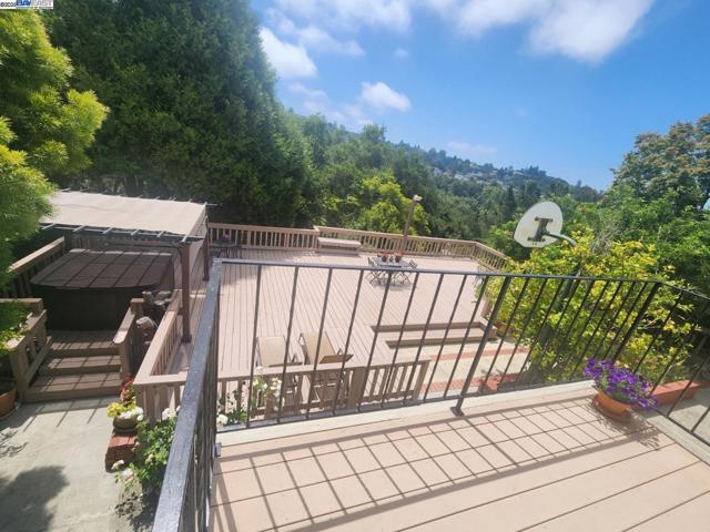 25660 Paul Ct, Hayward CA: https://media.crmls.org/mediaz/ca9f5b61-fd2c-490c-a7e6-60cc90d276e5.jpg