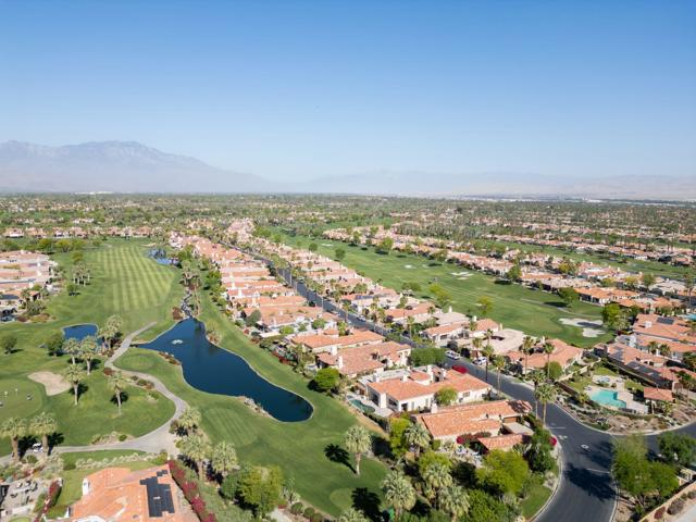 40553 Pebble Beach Circle, Palm Desert CA: https://media.crmls.org/mediaz/ca9f6962-12ac-4d47-813c-1c851a3a91d7.jpg