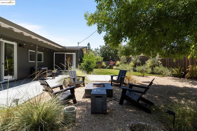 2041 Hidden Valley Dr, Santa Rosa CA: https://media.crmls.org/mediaz/ca9f7d4b-499a-4315-b841-80cbe25ad3a7.jpg
