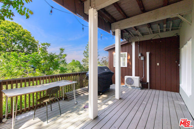 6933 Vanland Trail, Los Angeles CA: https://media.crmls.org/mediaz/caa00cb6-b8cb-419f-ab9d-f459d11f4f60.jpg