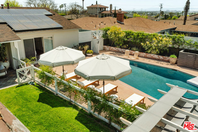 5635 S Chariton Avenue, Los Angeles CA: https://media.crmls.org/mediaz/caa07e59-7233-46b5-ab72-5b29d22d30e8.jpg