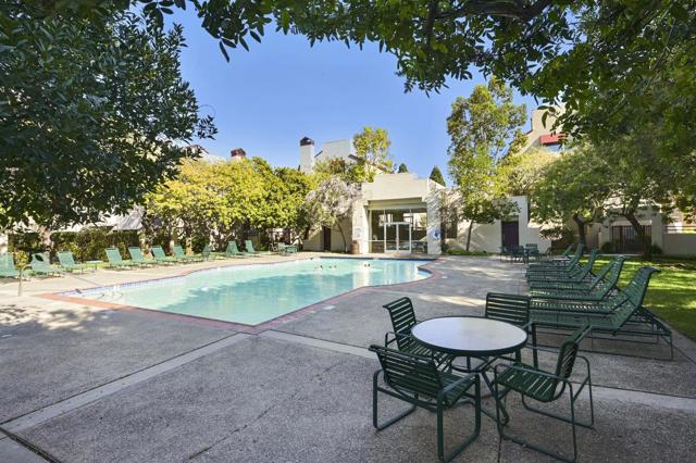 104 E Court Lane, Foster City CA: https://media.crmls.org/mediaz/caa0dd92-ea02-45d2-a82a-f252087cec38.jpg