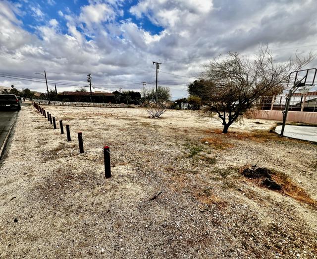 66775 Yucca Drive, Desert Hot Springs CA: https://media.crmls.org/mediaz/caa0e978-2743-4977-8c21-d5b43beb8256.jpg