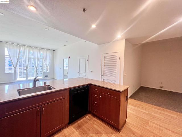 5855 Horton St, Emeryville CA: https://media.crmls.org/mediaz/caa103af-f8e5-4547-9d47-54e7c9223bdd.jpg