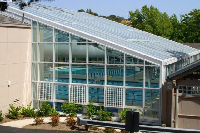 880 Terra California Dr, Walnut Creek CA: https://media.crmls.org/mediaz/caa18171-1cd7-4952-8ea5-26f3ce8b836d.jpg