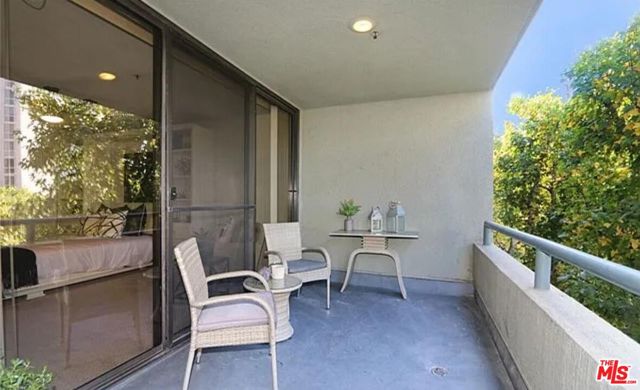 880 1st Street, Los Angeles, California 90012, 2 Bedrooms Bedrooms, ,2 BathroomsBathrooms,Condominium,For Sale,1st,24431939