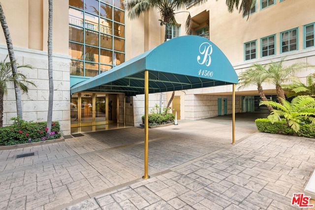11500 San Vicente Boulevard, Los Angeles CA: https://media.crmls.org/mediaz/caa19920-b95a-491e-ae71-7f3b29d929fe.jpg