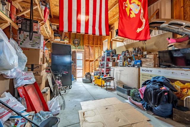 28587 Goetz Rd, Canyon Lake CA: https://media.crmls.org/mediaz/caa24ae2-3cfc-469c-bb5e-a9d1dc3cde96.jpg