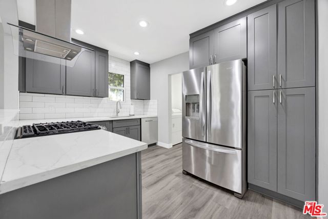 201 E 91st Street, Los Angeles CA: https://media.crmls.org/mediaz/caa297bc-f9f0-4e1e-b9c4-bb9b9cae053f.jpg