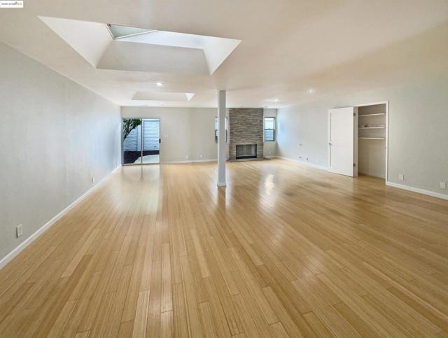 883 Calle De Verde, San Jose CA: https://media.crmls.org/mediaz/caa30f91-5a09-45d1-be45-384cdbec0e79.jpg