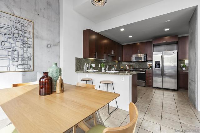 1025 Island Ave, San Diego CA: https://media.crmls.org/mediaz/caa38ce3-3aad-4fff-be70-f4ed25df74e5.jpg
