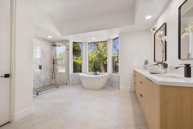 7 King Edward Court, Rancho Mirage CA: https://media.crmls.org/mediaz/caa3f44c-ab06-4234-a91b-8db33e9ecbe8.jpg