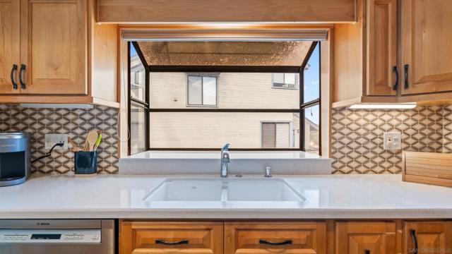 4621 Villas Court, Bonita CA: https://media.crmls.org/mediaz/caa457fb-7f31-4b2f-8474-4090a25ce73a.jpg